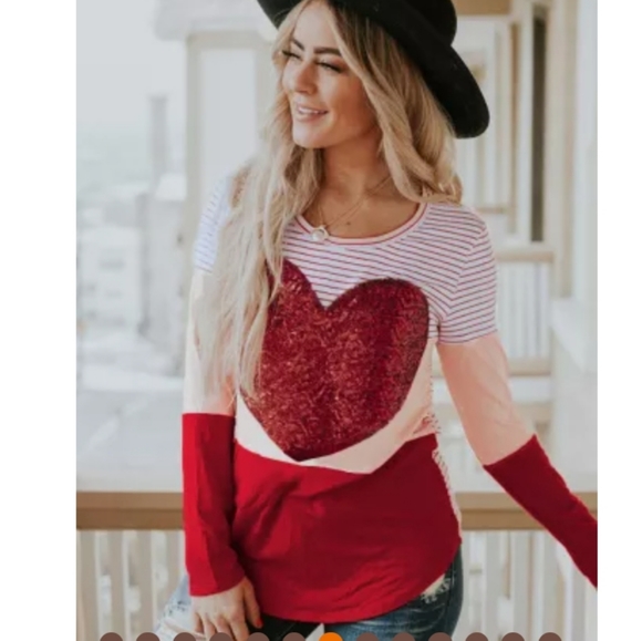 ♥️New boutique Red sequins heart top - Picture 3 of 9